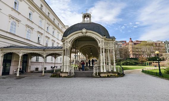 公園溫泉迴廊 (莎多瓦溫泉迴廊) Sadova Kolonada